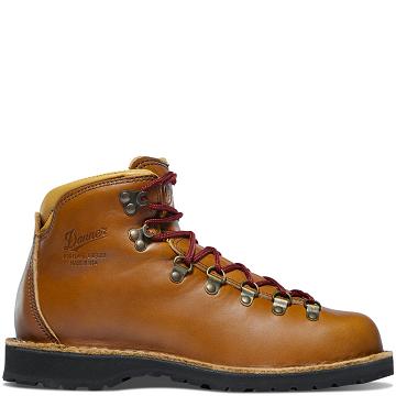 Brown Men's Danner Mountain Pass Hiking Boots | SG1508EX