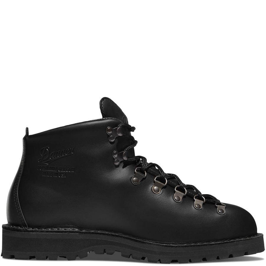 Black Men\'s Danner Mountain Light - GORE-TEX Hiking Boots | SG1473ZG