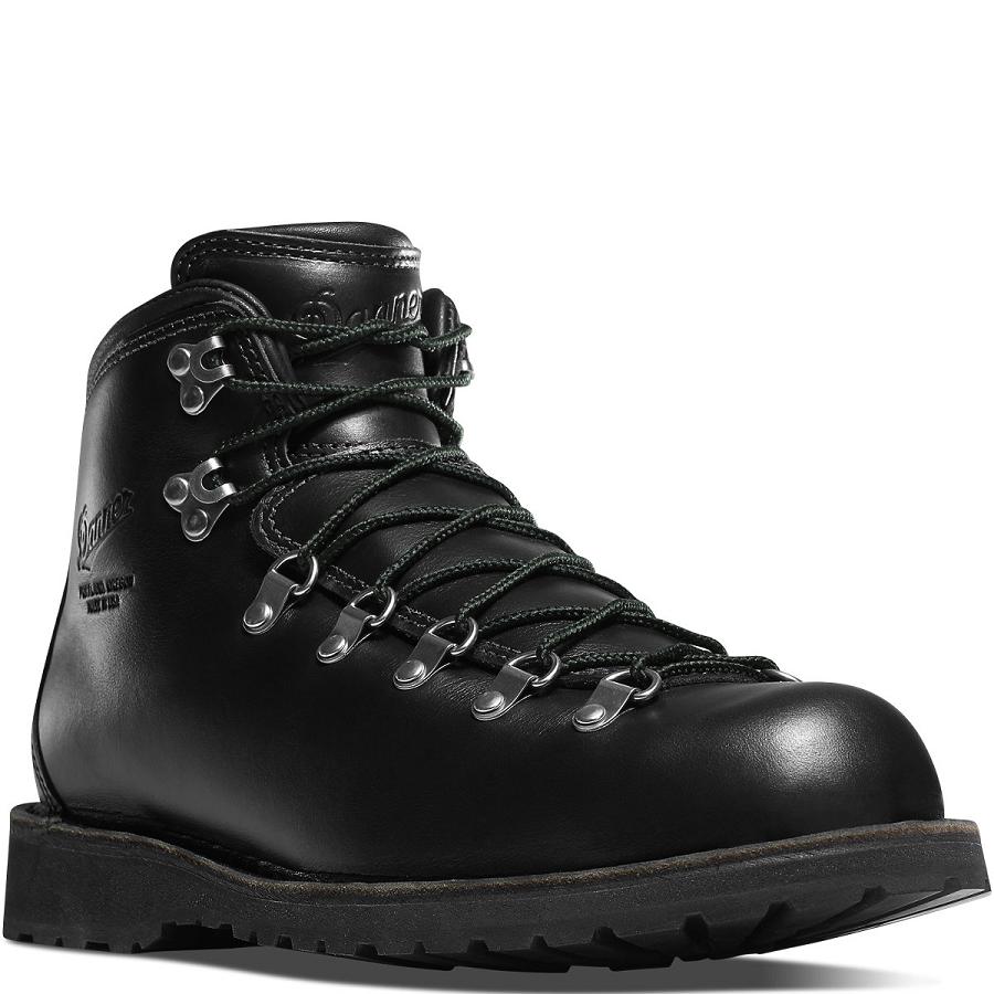 Black Men's Danner Mountain Pass Hiking Boots | SG1509RW