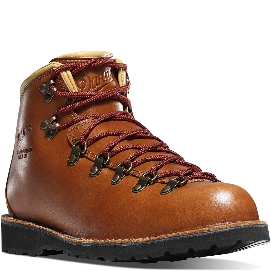 Brown Men's Danner Mountain Pass Hiking Boots | SG1508EX